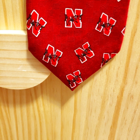 NEBRASKA MERGE LEFT RED WHITE BLACK "N" LOGO REPEAT SILK NECKTIE TIE Made In USA - Picture 4 of 11
